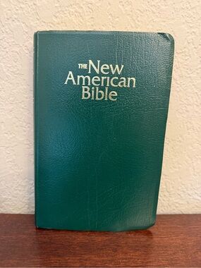 New American Bible World Catholic Press 2010 Revised Edition Green Cover